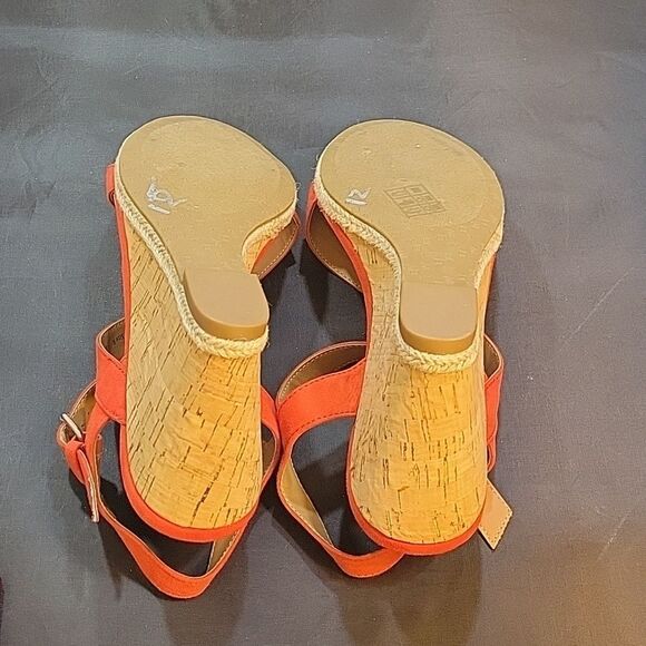 BRAND NEW DVBY DOLCE VITA MULTI-STRAP WEDGE STYLE OPEN TOE SANDAL - Picture 15 of 16